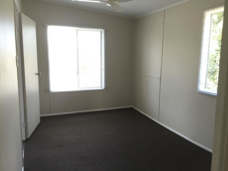 33 Cowap Street, Park Avenue QLD 4701